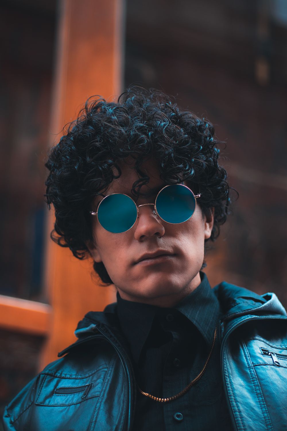 man with textured curly hairstyle and sunglasses