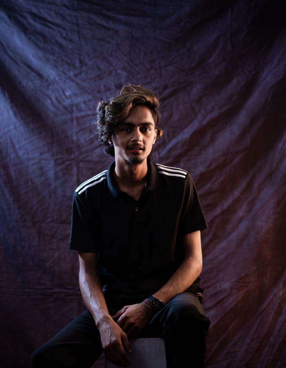man with medium wavy hair and loose textured volume