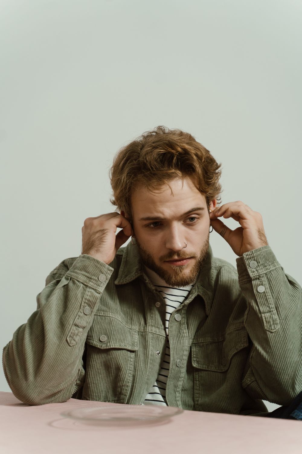 man with fine medium hair and natural textured hairstyle
