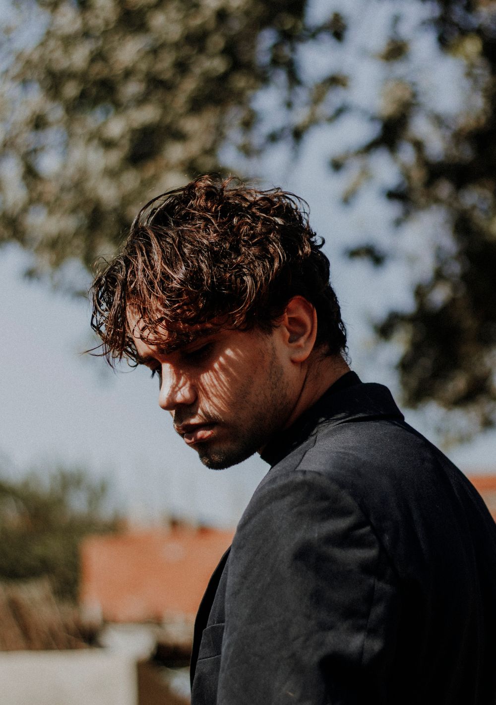 man with loose wavy fringe and medium textured hair